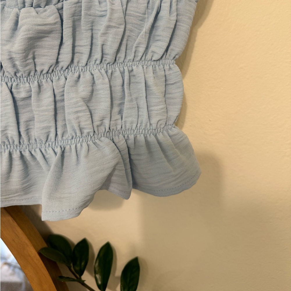 American Threads Ruffle Shoulder Tie Crop Top S - Picture 3 of 4